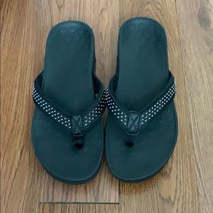Vionic size 8 black wedge flip flop